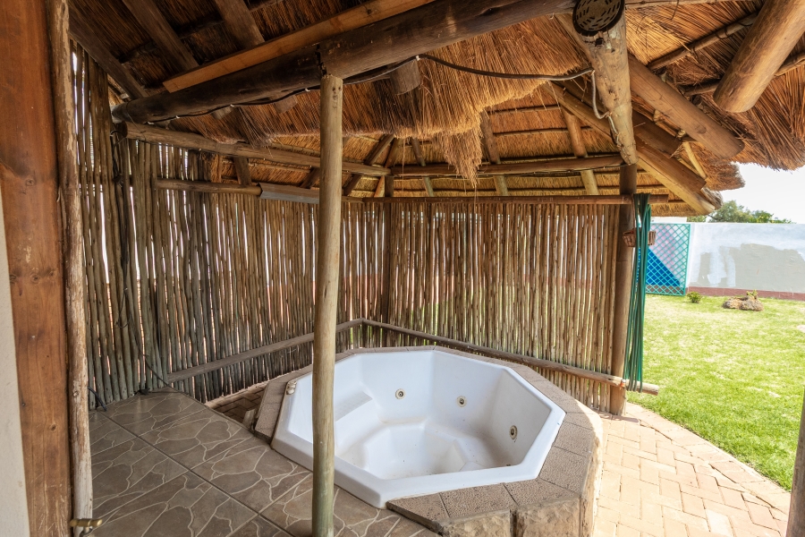 6 Bedroom Property for Sale in Melodie North West